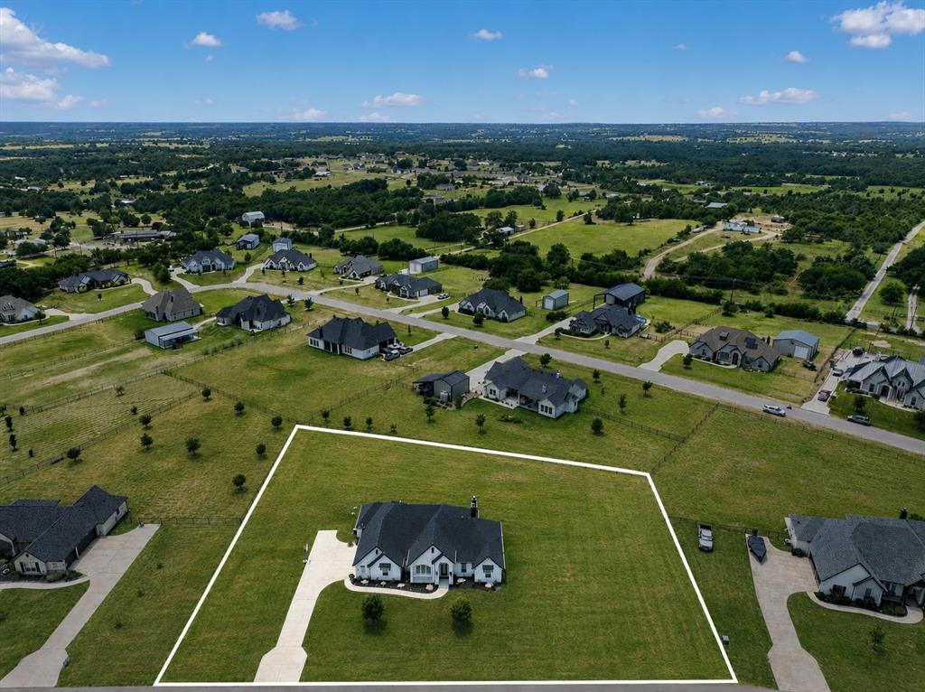 129 Southern Ct, Springtown, TX 76082 photo