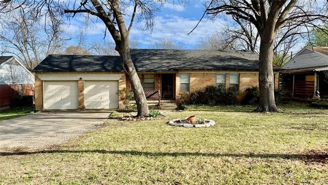 Single Family Residence in Arlington TX 405 Parkview Drive.jpg