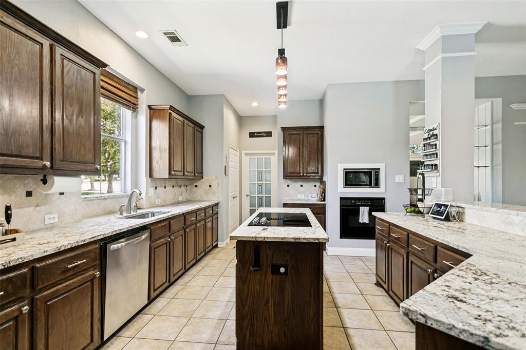 1702 Bluffview Ln, Carrollton, TX 75007 photo