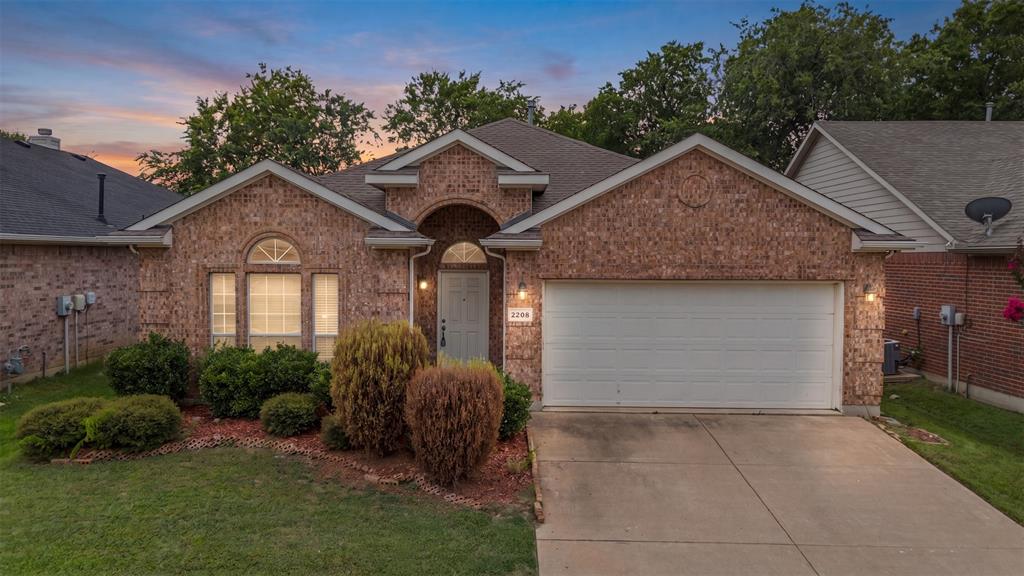 2208 Priscella Dr, Fort Worth, TX 76131 photo