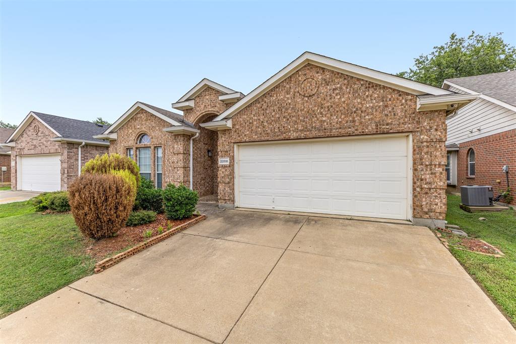 2208 Priscella Dr, Fort Worth, TX 76131 photo