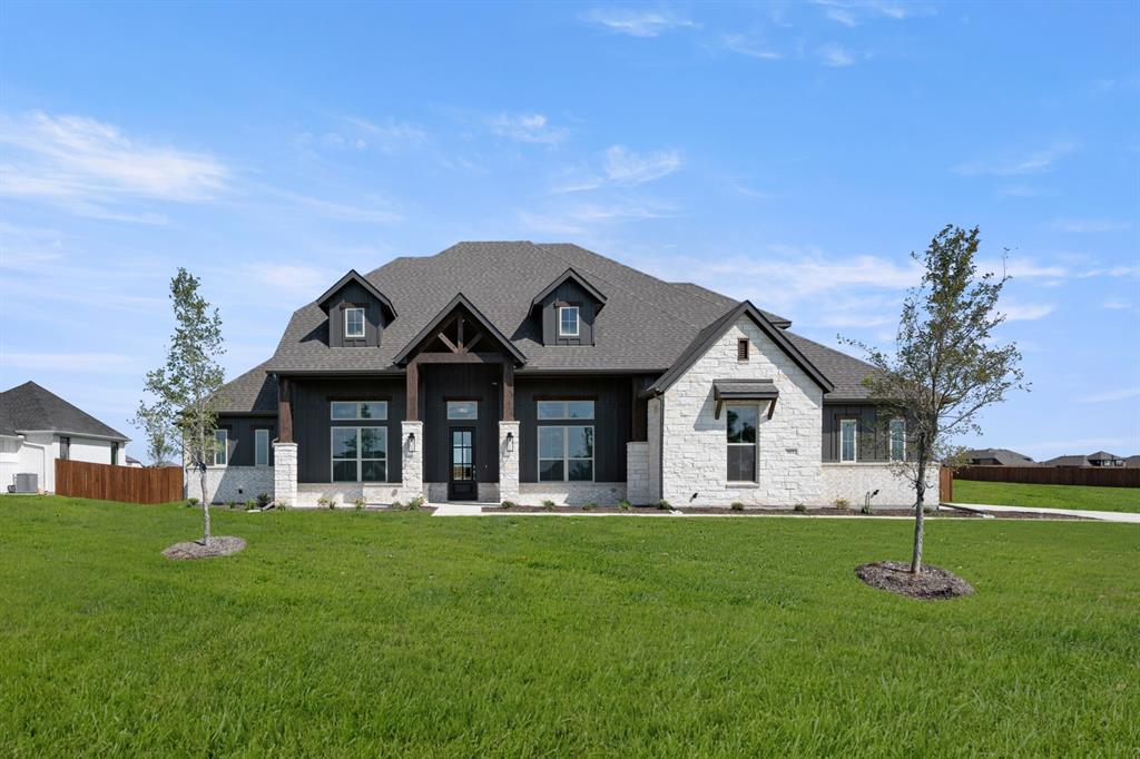 301 Hollingsworth Ln, Glenn Heights, TX 75154