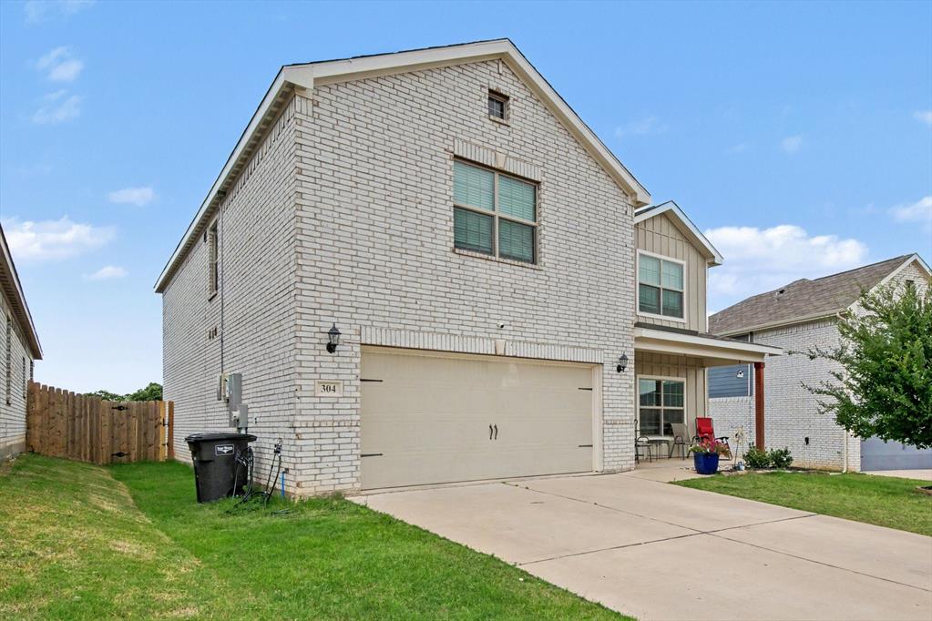 304 Lowery Oaks Trl, Fort Worth, TX 76120