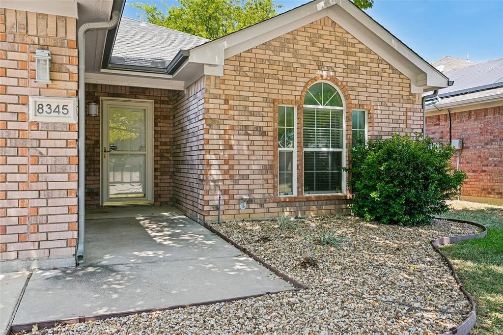 8345 Riversprings Dr, Fort Worth, TX 76053 photo