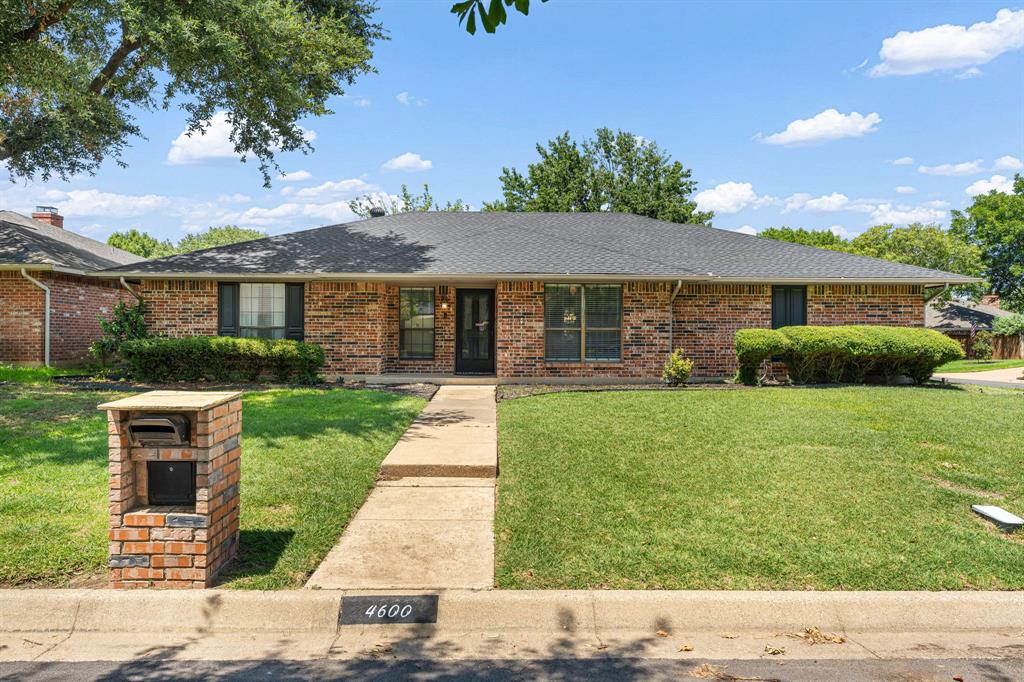4600 Applewood Rd, Fort Worth, TX 76133