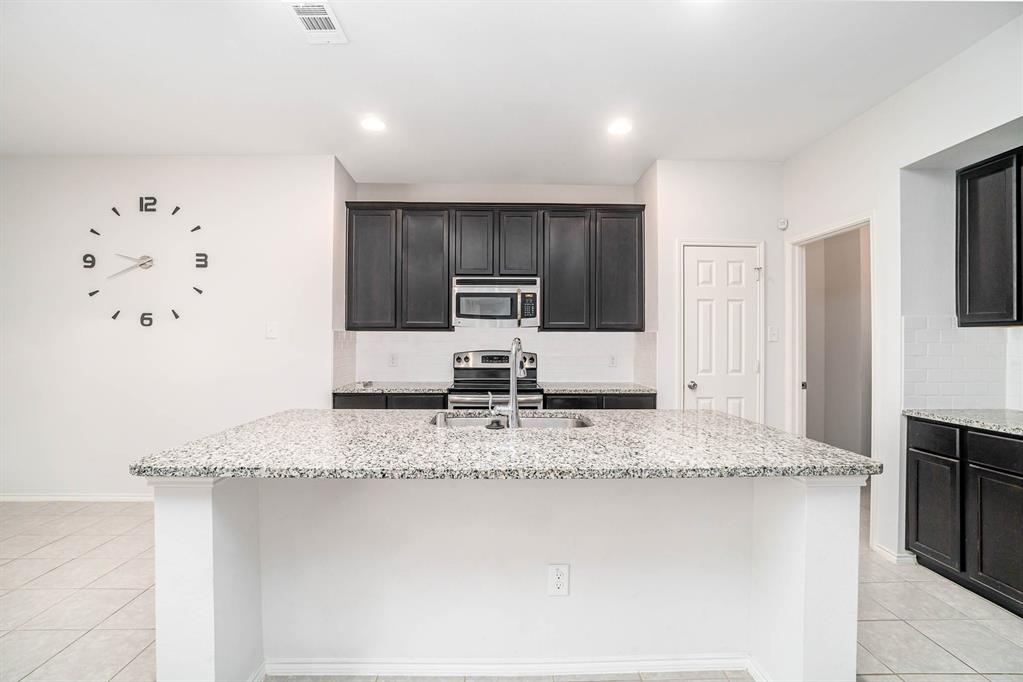 7905 Wildwest Dr, Fort Worth, TX 76131 photo
