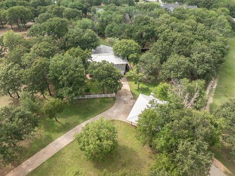 Single Family Residence in Argyle TX 1933 E Hickory Hill Road.jpg