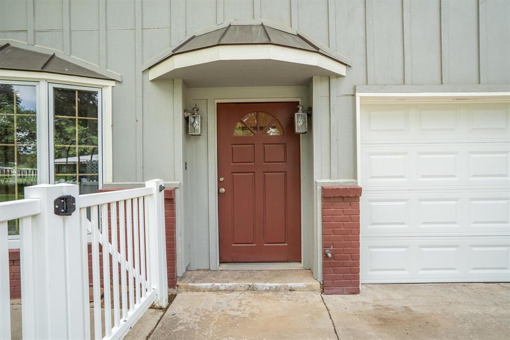 Single Family Residence in Argyle TX 1933 E Hickory Hill Road 5.jpg