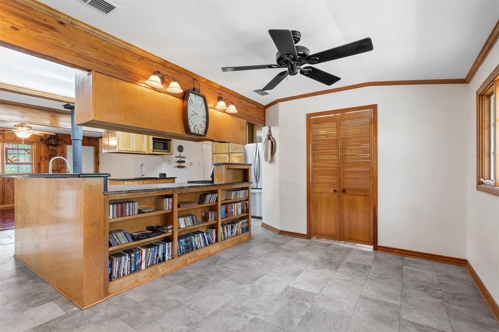 Single Family Residence in Argyle TX 1933 E Hickory Hill Road 19.jpg