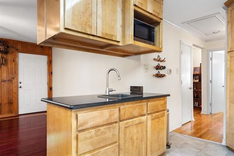 Single Family Residence in Argyle TX 1933 E Hickory Hill Road 14.jpg
