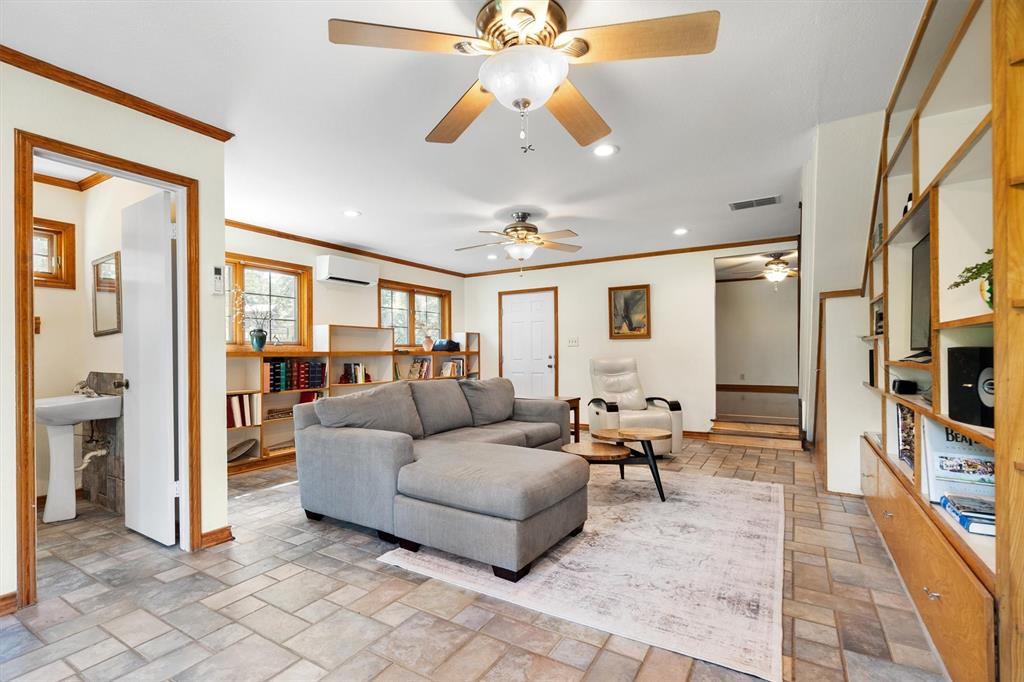 Single Family Residence in Argyle TX 1933 E Hickory Hill Road 8.jpg
