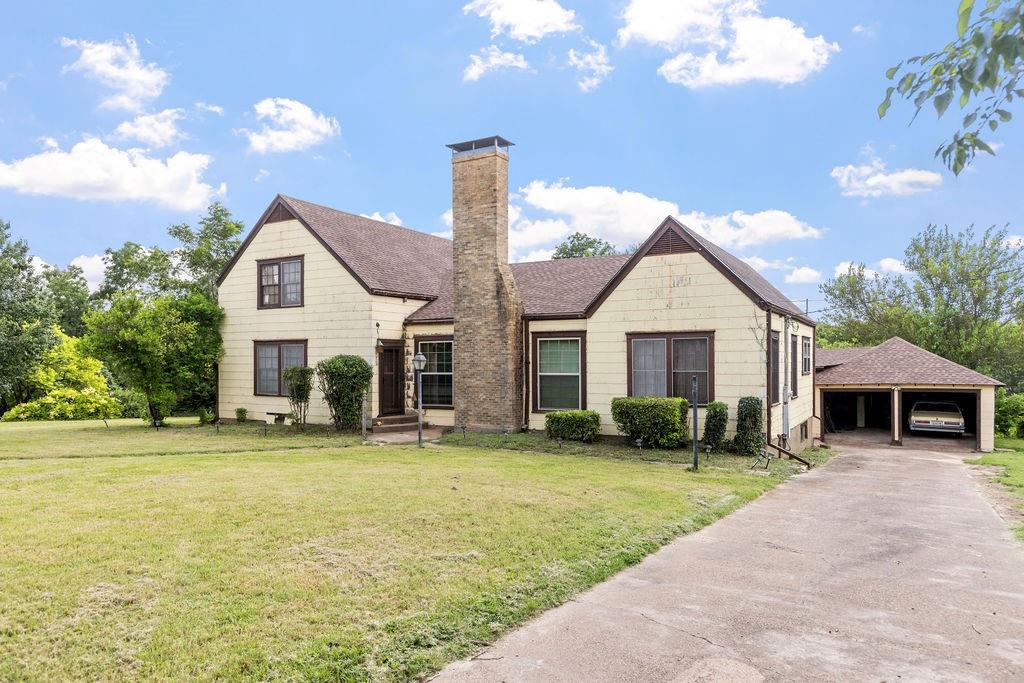 701 5 St, Honey Grove, TX 75446