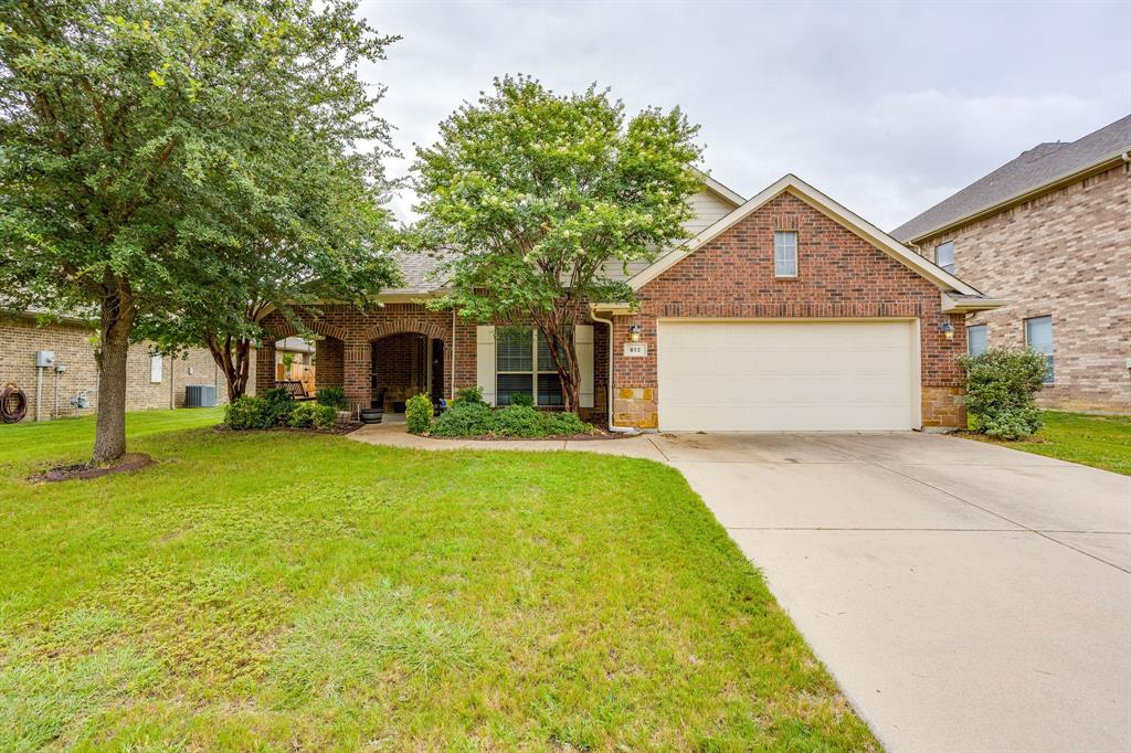 812 Valley Ridge Rd, Burleson, TX 76028