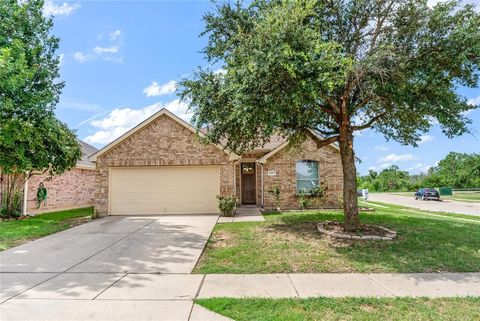 Single Family Residence in Fort Worth TX 5145 Meandering Creek Court.jpg