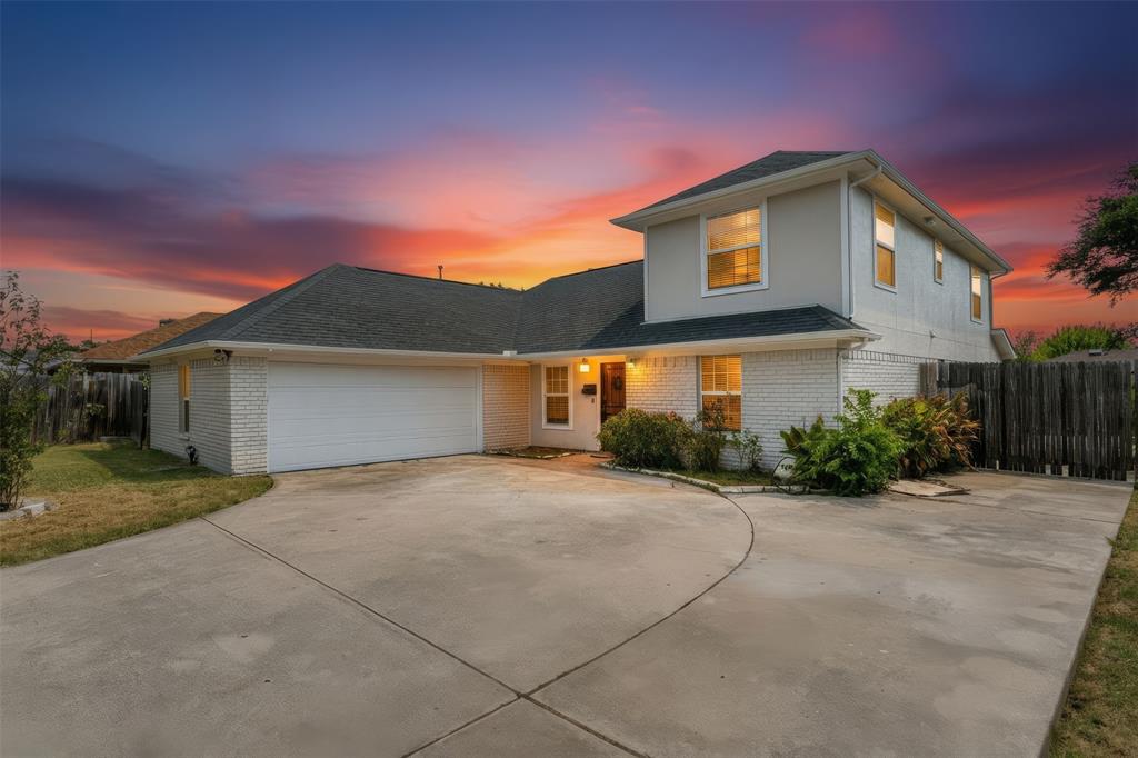 2124 Brentwood Ln, Carrollton, TX 75006