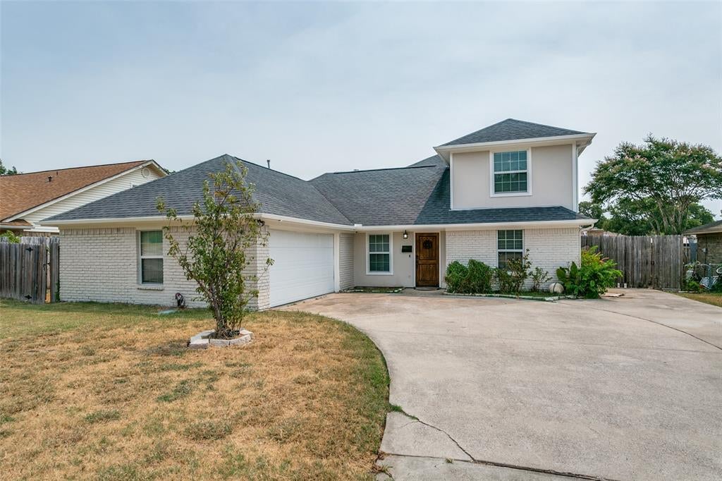 2124 Brentwood Ln, Carrollton, TX 75006 photo