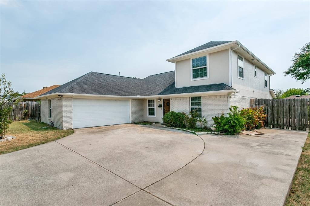 2124 Brentwood Ln, Carrollton, TX 75006 photo