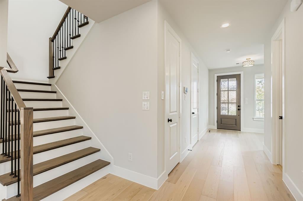 3520 Chivalry Ln, Lewisville, TX 75056 photo