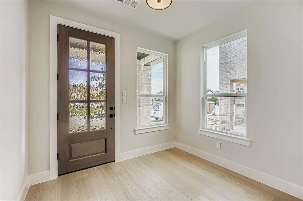 3520 Chivalry Ln, Lewisville, TX 75056 photo
