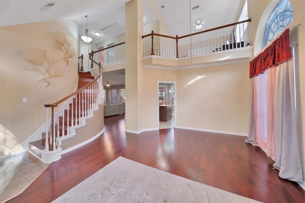 9352 Riverwalk Ln, Irving, TX 75063 photo