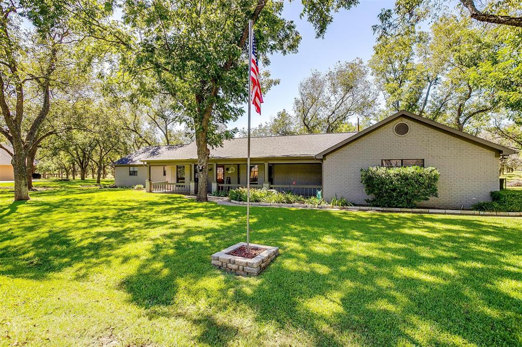 8621 Ravenswood Rd, Granbury, TX 76049