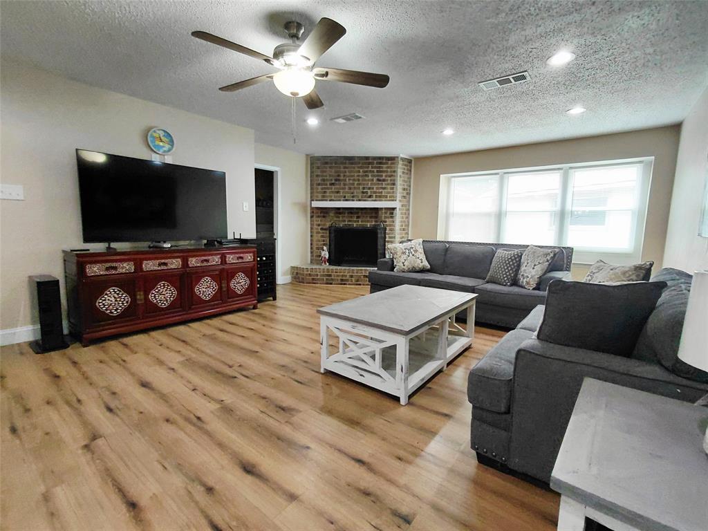 1418 Whiteoak Dr, Garland, TX 75040 photo