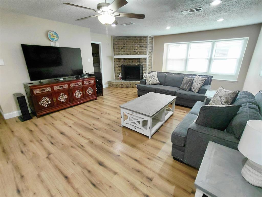 1418 Whiteoak Dr, Garland, TX 75040 photo