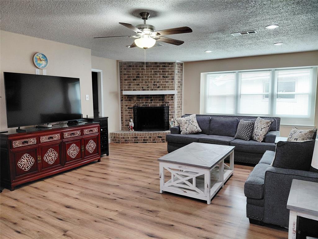 1418 Whiteoak Dr, Garland, TX 75040 photo
