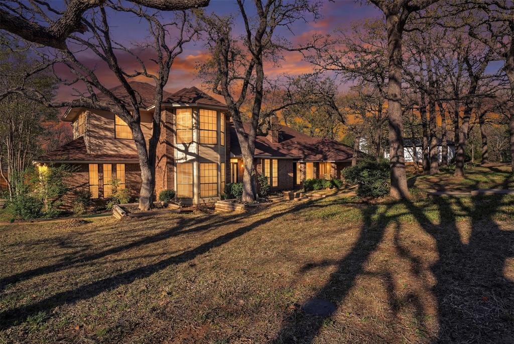205 William Wallace Dr, Burleson, TX 76028