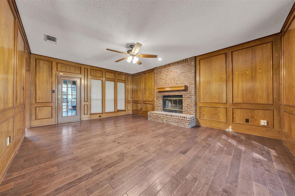 205 William Wallace Dr, Burleson, TX 76028 photo