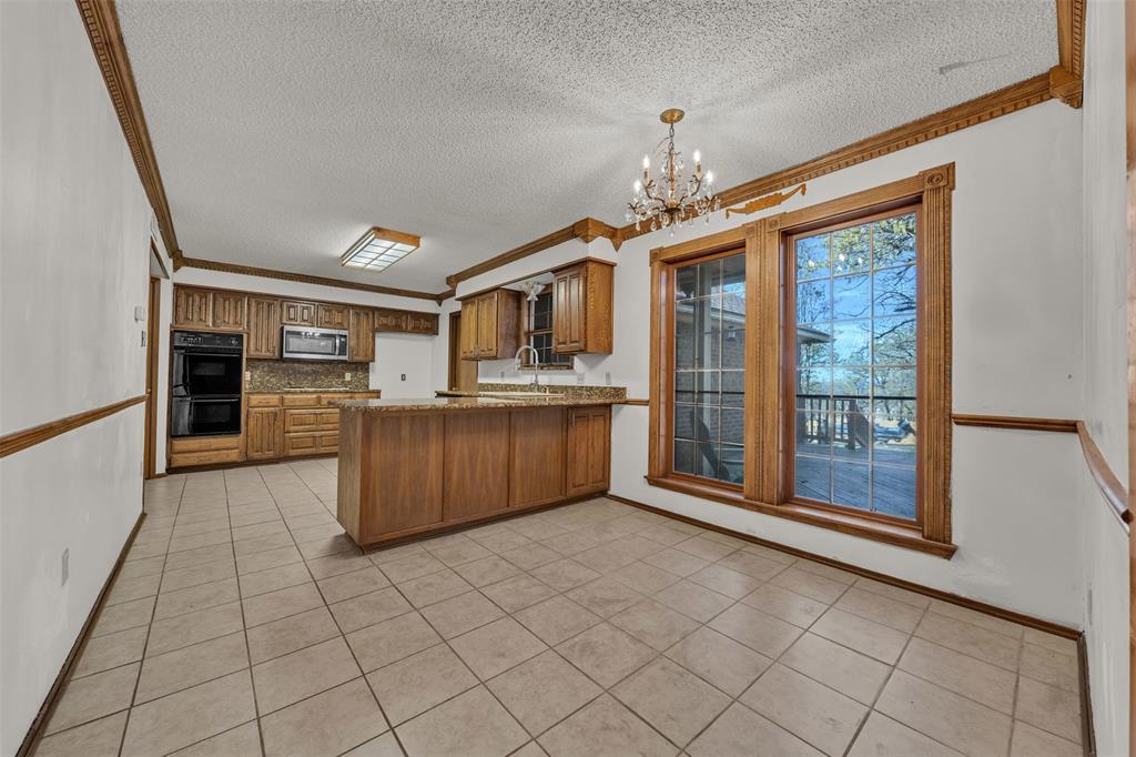 205 William Wallace Dr, Burleson, TX 76028 photo