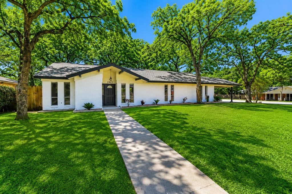 1917 Toplea Dr, Euless, TX 76040