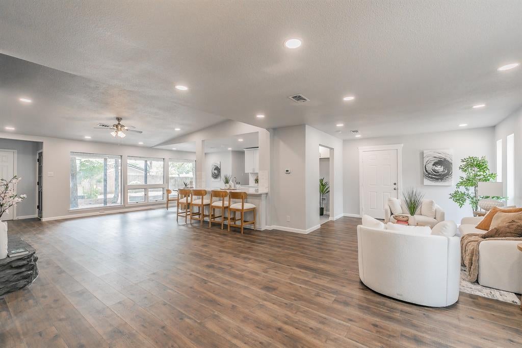 1917 Toplea Dr, Euless, TX 76040 photo