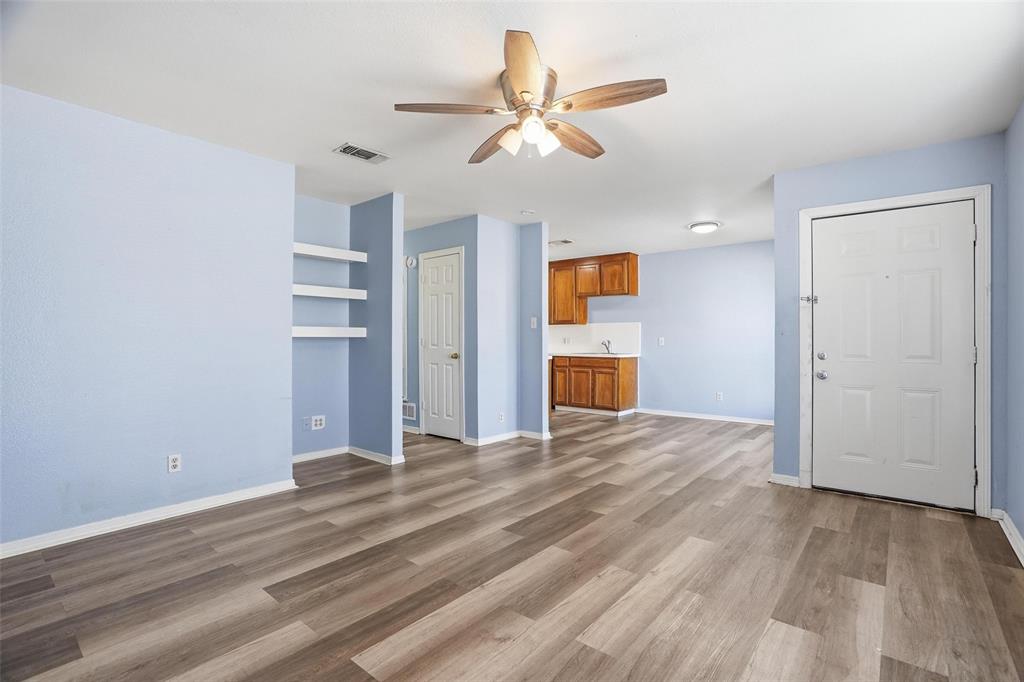 609 Race St, Crowley, TX 76036 photo