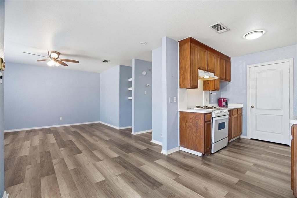 609 Race St, Crowley, TX 76036 photo