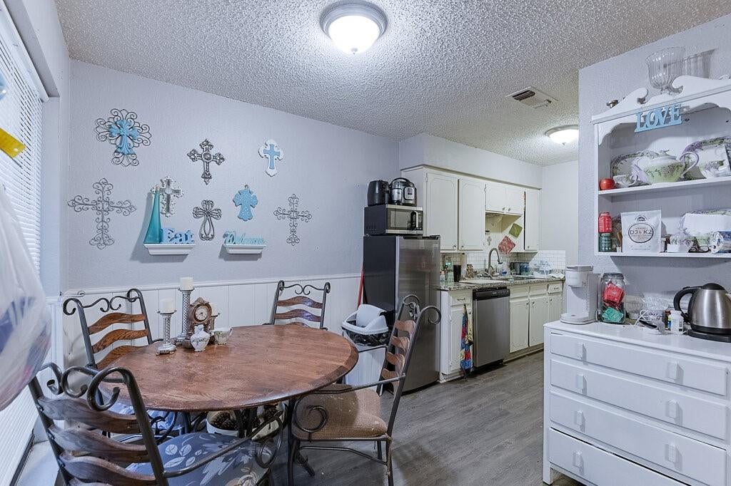 353 N Field St, Burleson, TX 76028 photo