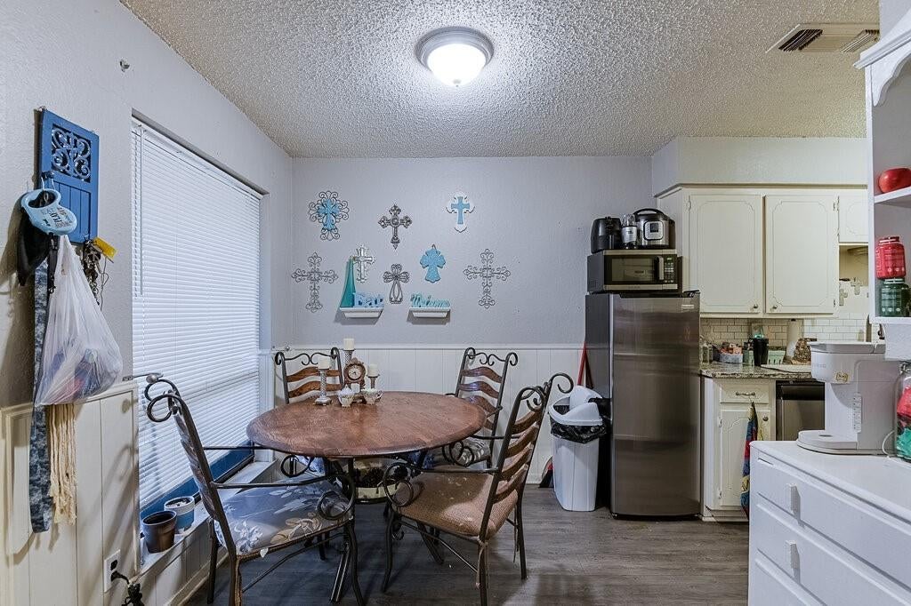 353 N Field St, Burleson, TX 76028 photo