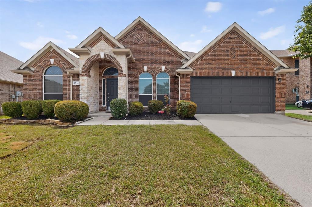 7911 Decoy Dr, Arlington, TX 76002