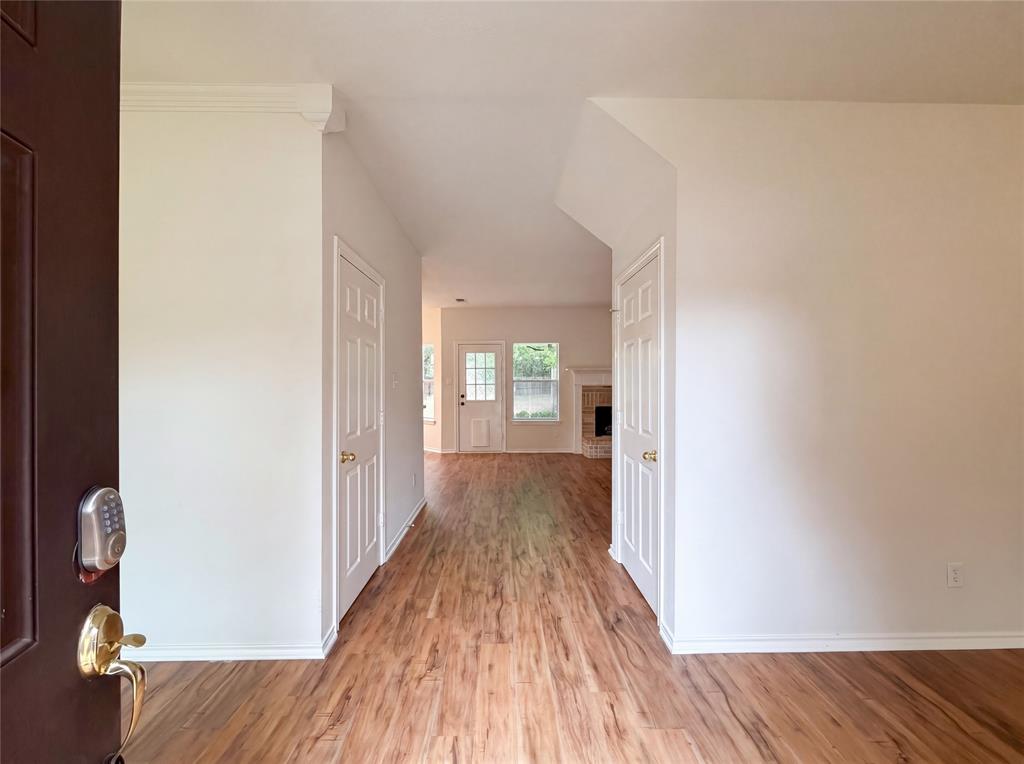 6218 Kingswood Dr, Arlington, TX 76001 photo