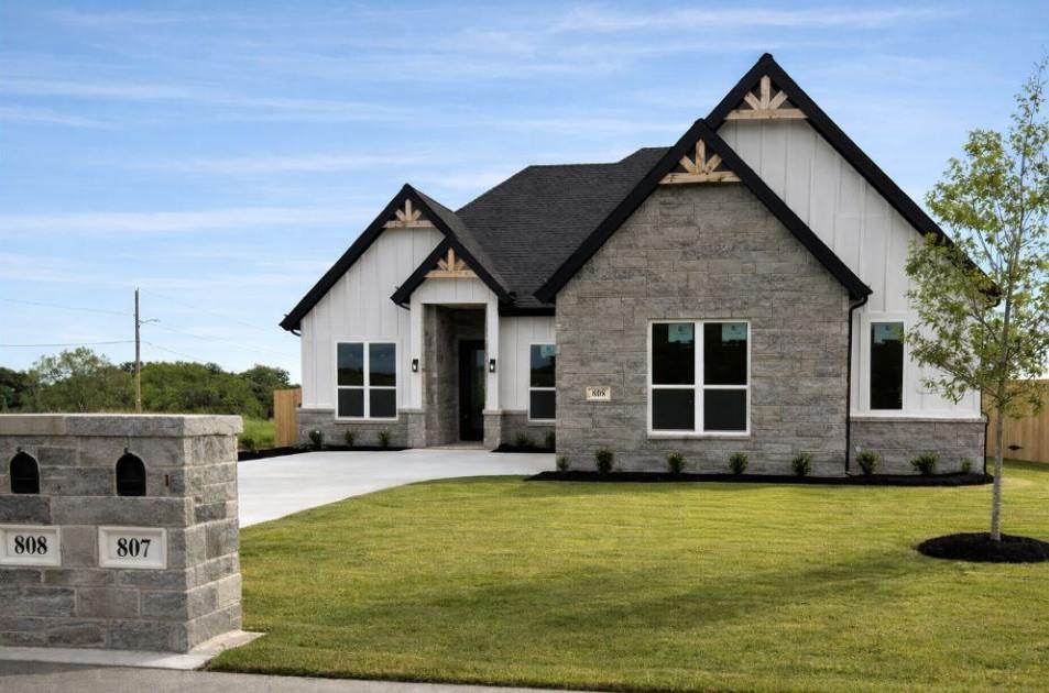 808 North Ave, Springtown, TX 76082