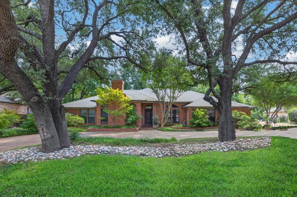 3613 Ridglea Country Club Dr, Fort Worth, TX 76116