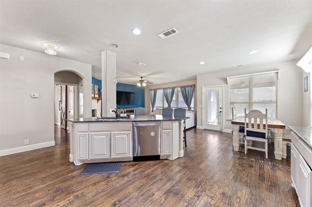 724 Marietta Ln, Aubrey, TX 76227 photo