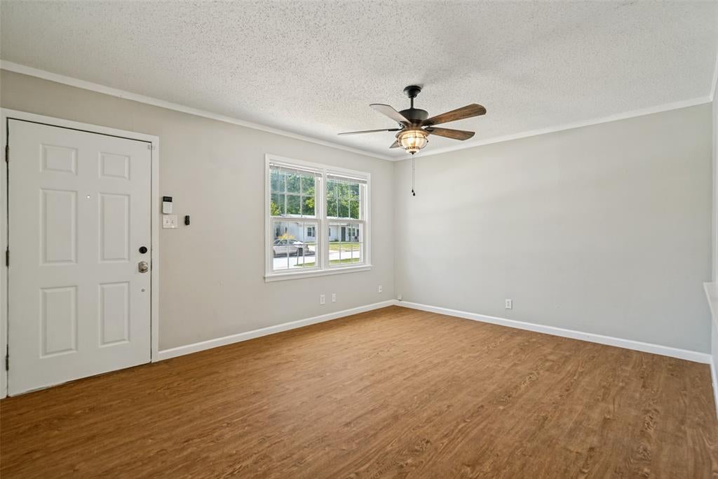 346 Lorna St, Burleson, TX 76028 photo