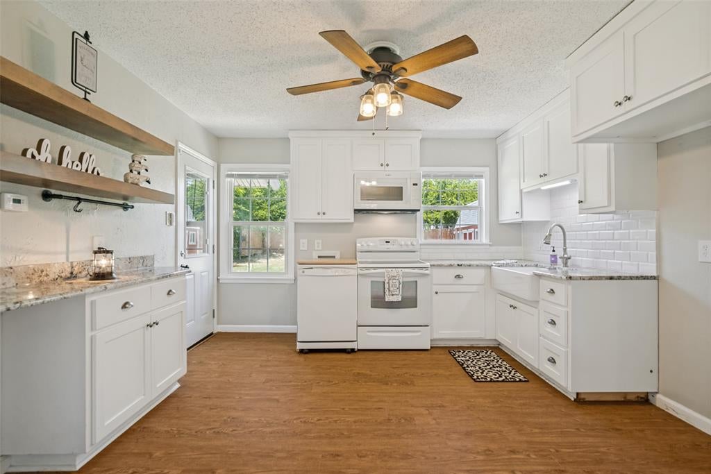 346 Lorna St, Burleson, TX 76028 photo