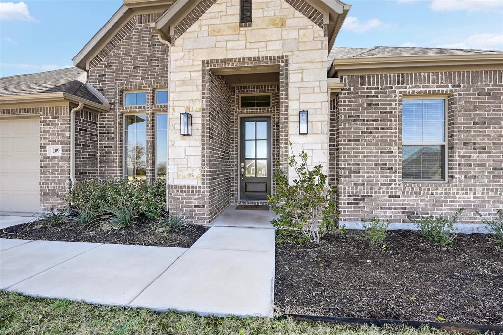 209 Basalt Ln, Reno, TX 76020