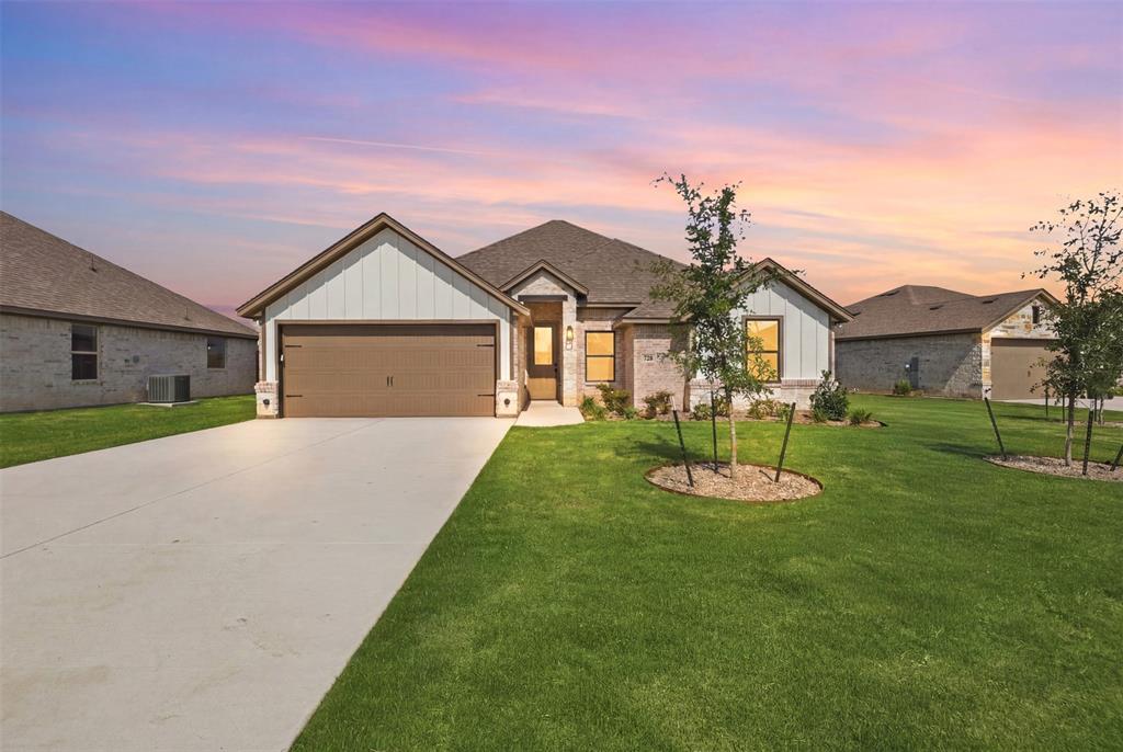 728 Raylan St, Springtown, TX 76082