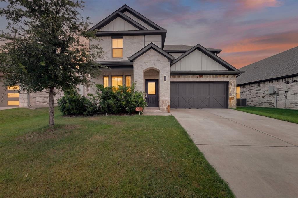 136 Camp Fire Dr, Waxahachie, TX 75165