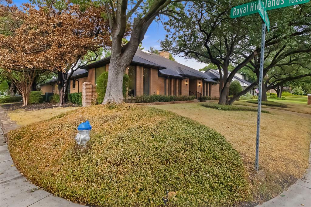 9401 Shady Valley Dr, Dallas, TX 75238 photo