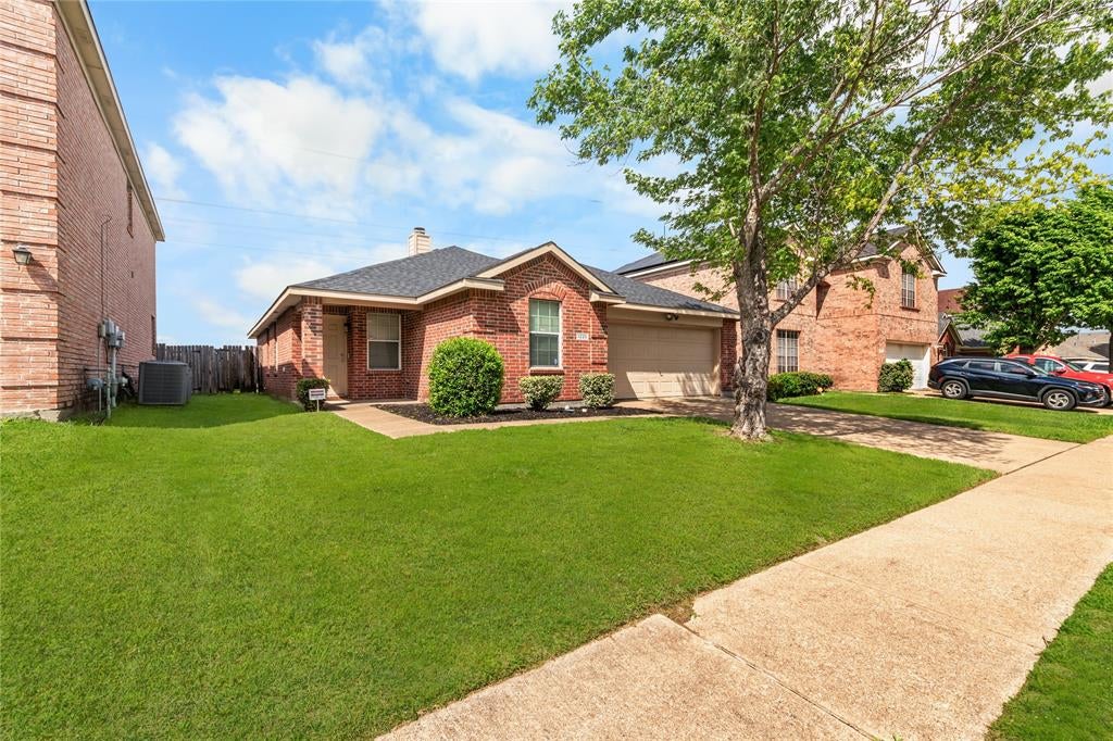 1225 Glencoe Dr, Glenn Heights, TX 75154