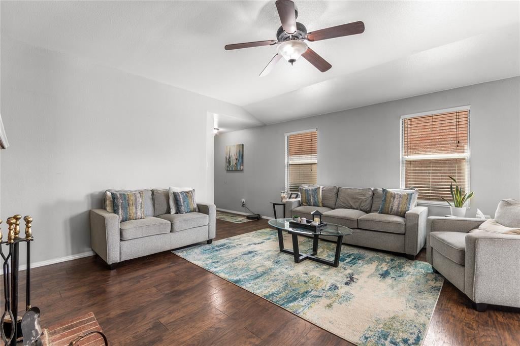1225 Glencoe Dr, Glenn Heights, TX 75154 photo
